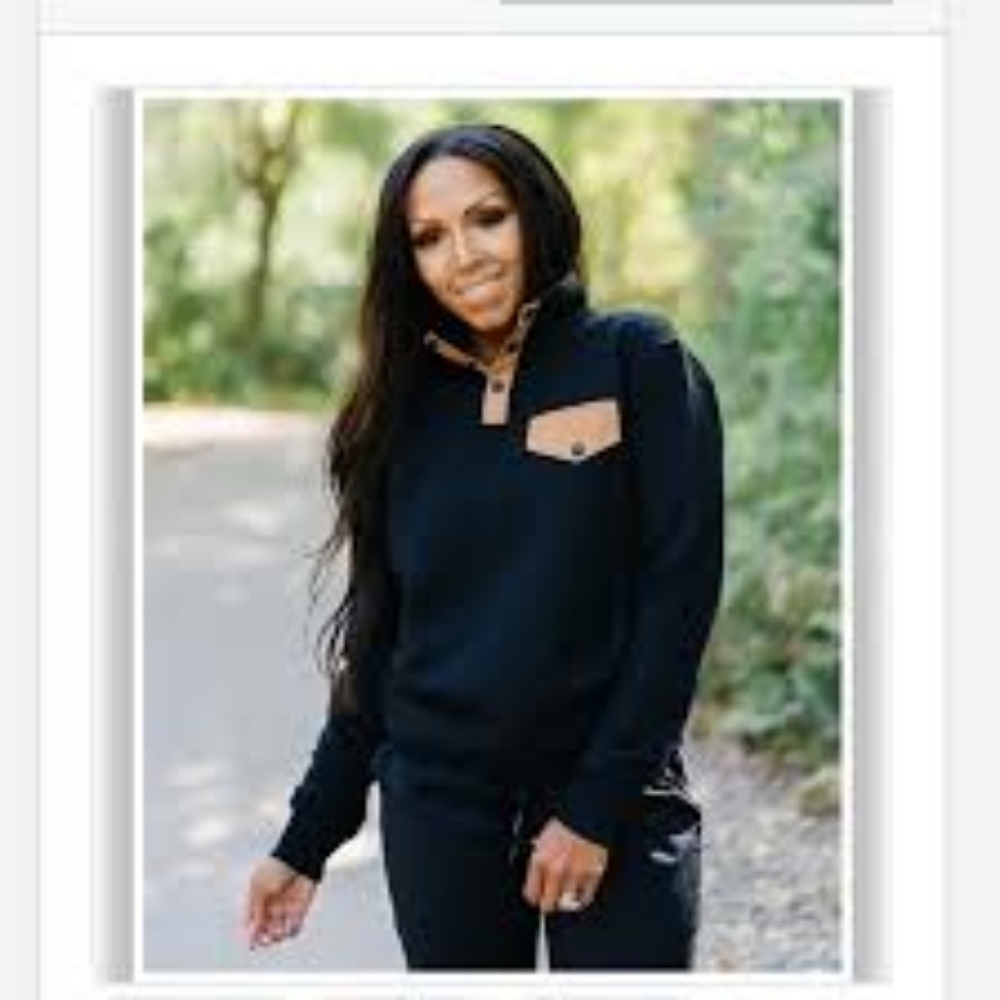 Zyia black quilted snap pocket sweatshirt